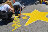 En el marco del día mundial de las víctimas de hechos viales, los familiares y amigos de los fallecidos en la tragedia en San Rafael pintaron catorce estrellas alrededor de la rotonda Bouchard.