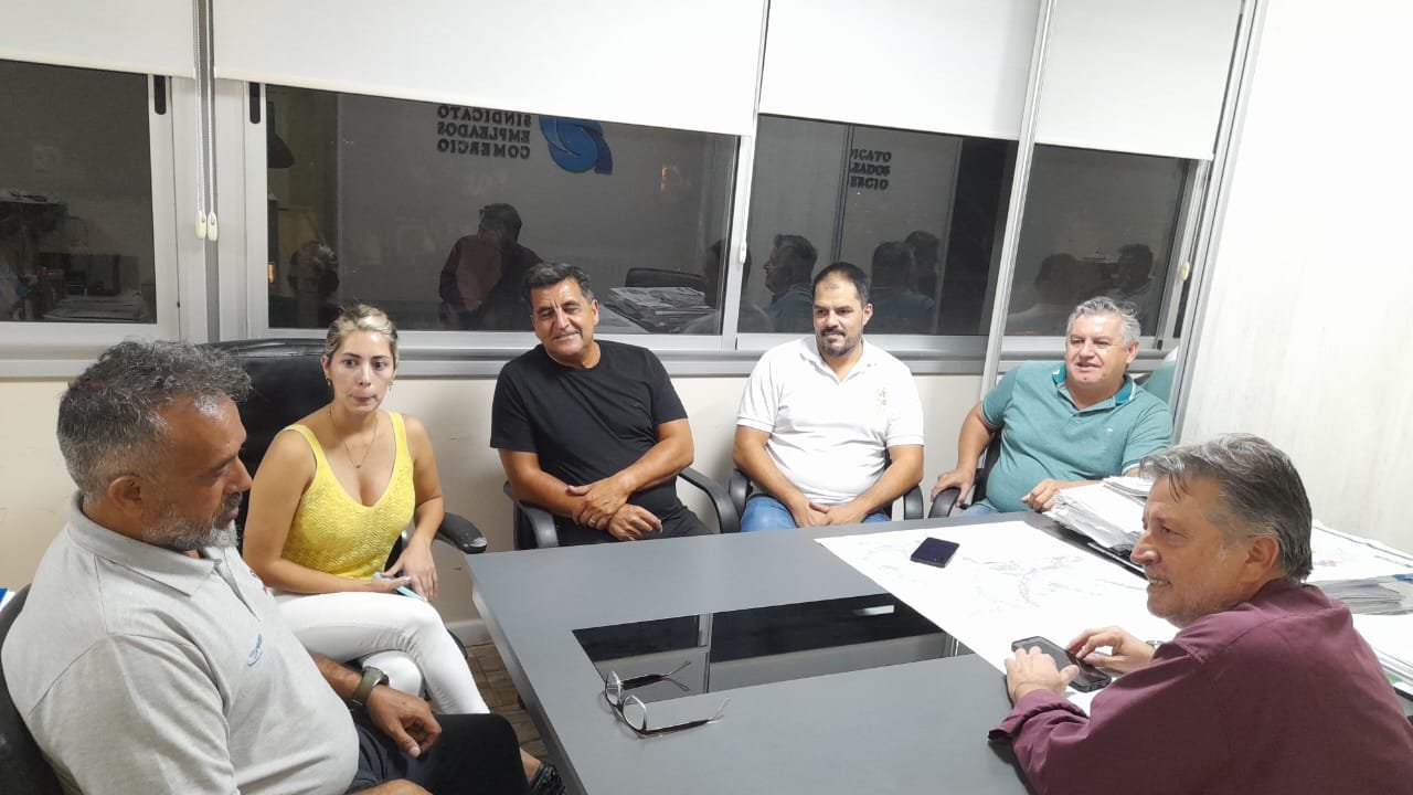 Reunión entre el municipio y el sindicato de empleados de Comercio