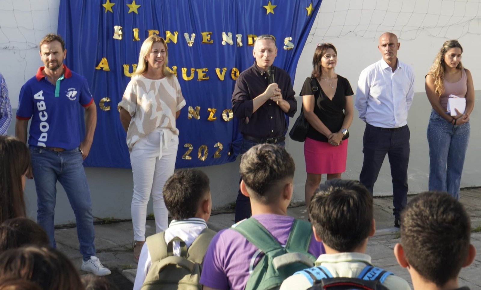 Acto de inicio del ciclo lectivo 2025 en la escuela secundaria Nº 33