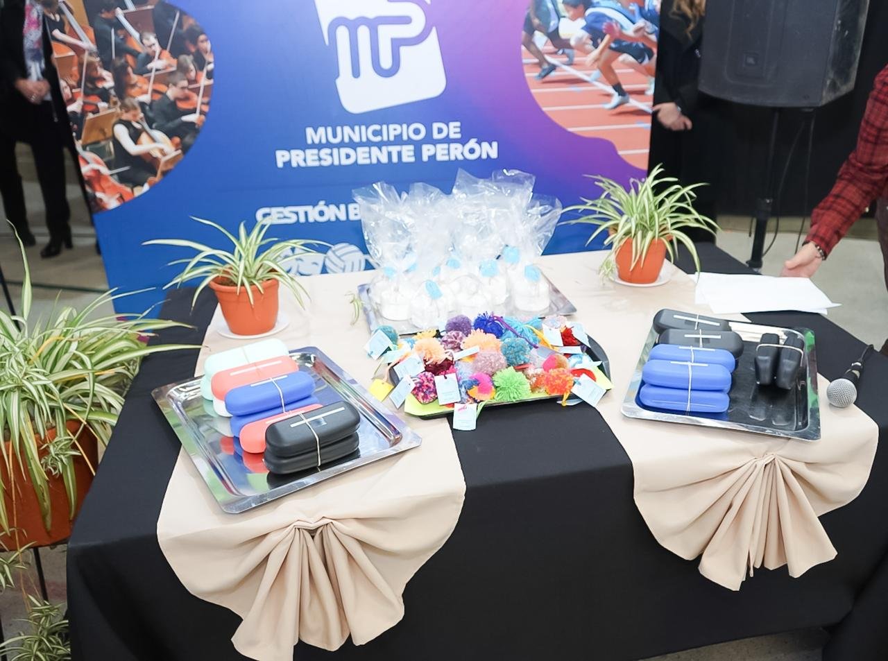 Se entregaron más de 500 lentes a estudiantes adultos de Presidente Perón