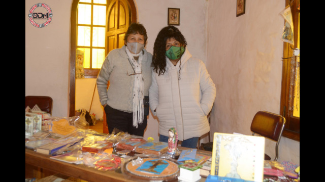 Los feligreses además pudieron acercarse a la Santería de la Parroquia.
