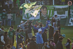 Hinchas de San Miguel festejaron los 99 años del Club en inmediaciones del  Estadio – Diario Efecto